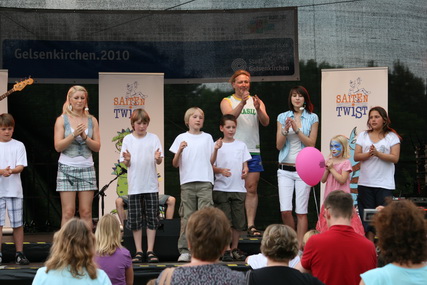 gal/2010/2010 Saitentwist Gelsenkirchen 6.6. Tag des Kindes Sport Paradies/2010 Saitentwist 06.06. Gelsenkirchen Sportparadies Tag d Kindes 066.jpg